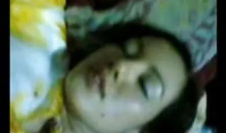 Gigi tonic tube porno Kitty uzima pijetao u svom vrućem kretenu od ebanovine