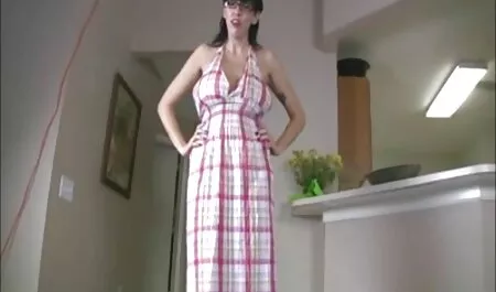 Vruće i uzbudljive azijske milf igračke jebaju joj mokro video porno300 međunožje