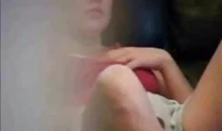 Teen medicinske sestre jebe staru djed u lažnom mango porno bolničkom krevetu i pružaju bezbrižan blowjob