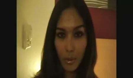 Mala ebanovina pilić voli velike igračke za svoj twa movei porno