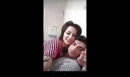 Seksi amaterska supruga daje erotik film tube udarac i guta mi spermu