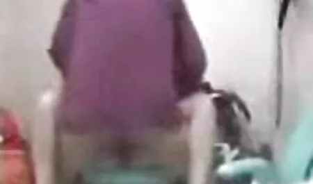 Fontana sperme na njenim van damme porno gladnim ustima