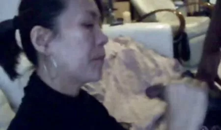Dvije porno massege piliće na njenoj prvoj strani jebe