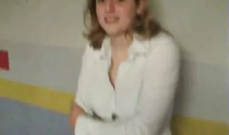 BP fleksibilna teen drolja Anna de Ville dobiva film pornozot jebeni šupak jeben VR