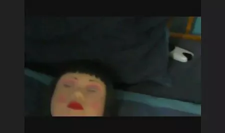- porno brendi neobičan seksualni ritual na mladoj djevojci