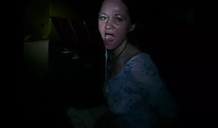Prsata milf Julia Ann porno gangs obožava svoje vruće velike sise samo za vas!