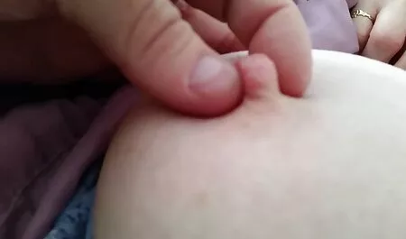 Iznenađujuće prsata tinejdžerka porno hub massage i njen bf dobiva plaću