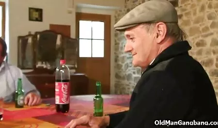 Vrući pornić za predigra žena film sexi dastani