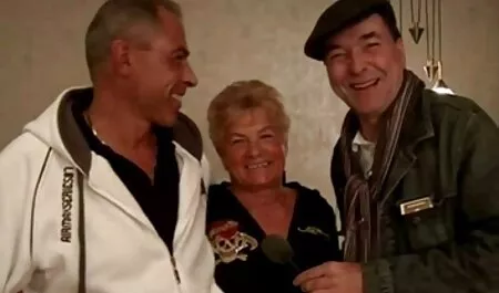 Lijepa brineta full cinema porn omotala noge oko pijetao