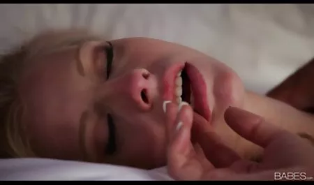 Pipci jebe tinejdžera u čudnoj whitney houston porno pećini!