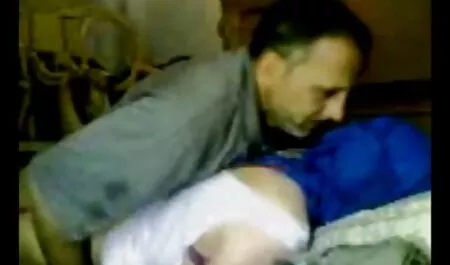 - balack porno Djed Mraz pomoćnik želi vruću spermu na licu