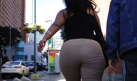Gabby Kinteros cumming u prno movis kupaonici